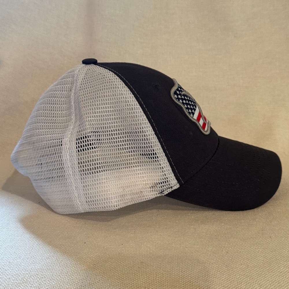 Twisted‎ X Patriotic Buckle Cap Grey White USA Flag Barbed Wire Trucker Hat NWT - Picture 5 of 8